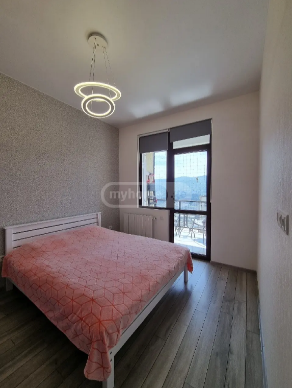 იყიდება 2 ოთახიანი ბინა ნუცუბიძის ფერდობზე